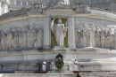 Æresvagten foran monumentet rejst over Vittorio Emanuele II, der stod for foreningen af Italien i 1870.