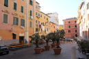 Parti fra den gamle bydel i Civitavecchia. Et hyggeligt gammelt torv.