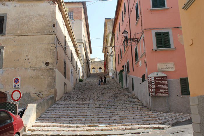 Napoleon Trappen i Portoferraio. Trappen går nede fra bydelen omkring havnen og op til den villa, Napoleon boede i.