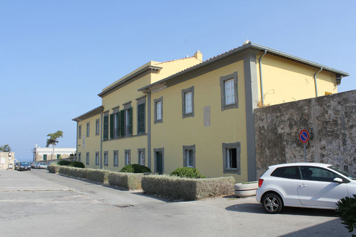 Villaen, som Napoelon boede i, mens han var guvernør på Elba. Der er en flot udsigt ud over havet fra modsatte side af huset.  