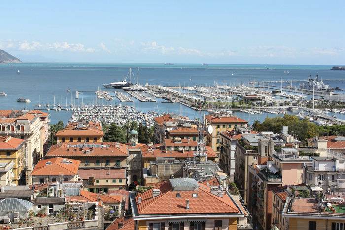 Udsigten oppe fra terrassen på Castello San Giorgio i La Spezia. 