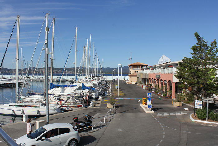 Nausikaa fortøjet inde i bunden af Port de Santa Lucia i Saint Raphael. En dejlig marina, hvor vi blæste inde i en uge.