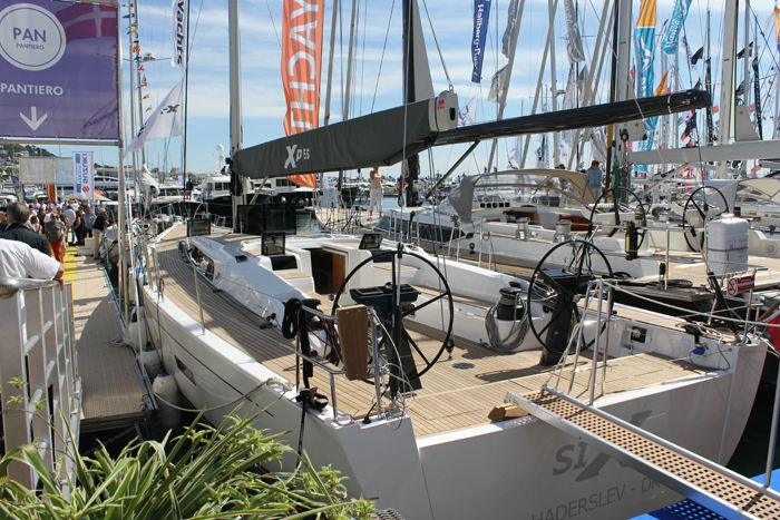 Bådene på bådudstillingen i Cannes var meget store. 55 fod var nogle af de mindste, der var dog 2 ’små’ både, en Dehler 43 og en X 40. Den største var en Swan 95, her en Xp 55 fra X-yacht.