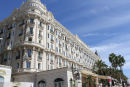 Det berømte Carlton hotel på strandpromenaden i Cannes.