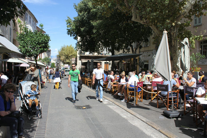 En af de hyggelige gader i Antibes. Her nød vi frokosten.
