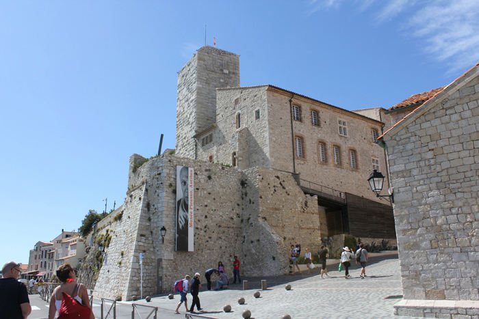 Picasso museet i Antibes. Museet er indrettet i en gammel fæstning. Der var ikke ret mange værker udstillet af Picasso, men en mængde fotografier, der viste hans liv gennem tiden.