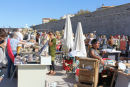 Uden for den gamle bymur, der omkranser Antibes, var der keramikmarked.