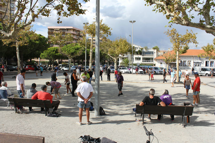 Petanque banen i Saint Raphael var godt besøgt. Der var plads til rigtig mange hold. 