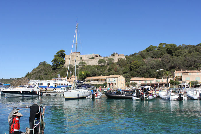 Den gamle fæstning på Ile de Port-Cros set fra Nausikaa.