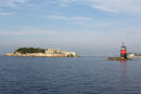 Ile de Bendor, der ligger lige uden for havnen i Bandol. Øen ejes af Ricard og er nu indrettet med museum, restaurant og hotel.