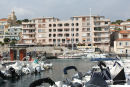 Nausikaa fortøjet i Cassis. Det er et af de steder, man skal bestille plads, hvis man vil overnatte. Det havde vi gjort, men havde åbenbart kontaktet en forkert havnefoged. De påstod i hvert fald, at vi ikke havde reserveret en plads. 