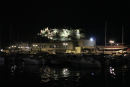 Udsigten fra Nausikaa om aftenen i Cassis. Le Château, der ligger tæt på havnen, var flot belyst.