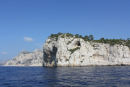 Strækningen mellem Cassis og Cap Croisette kaldes Les Calanques. Kysten består af hvide limsten, hvor havet har gravet dybe fjorde ind i klipperne. Der er mange fine ankerpladser inde i de dybe fjorde.
