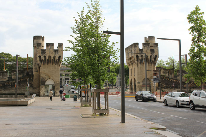En af de gamle byporte i Avignon.