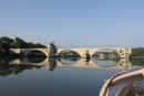 Den gamle halve bro Pont Saint Bénezet i Avignon. Her en tidlig morgen uden turister. 