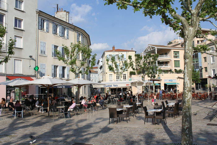 En af de mange hyggelige pladser i Valence. Den kunne vi ikke gå forbi uden at smage på deres rosevin.