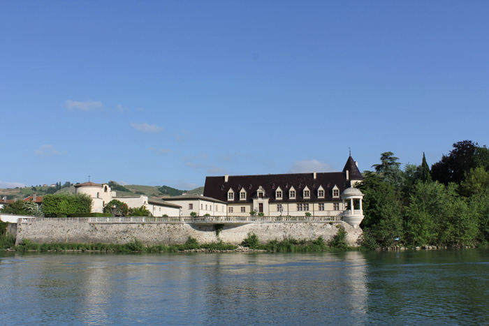 Ampuis le chateau – la côte Rotie. Et af de mange flotte slotte langs Rhône floden. Her ved byen Ampuis.