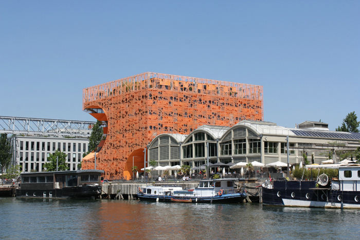 Der er mange spændende bygninger i bydelen Confluence i Lyon.