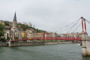 En af de mange fine broer der går over Saône floden i Lyon. Her fodgængerbroen Saint Georges.
