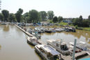 Marinaen i Chalon-sur-Saône set oppe fra broen, der går over til øen. Nausikaa fortøjet ved gæstebroen.