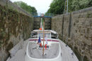 Nausikaa fortøjet i sluse nr. 17 Foireuse (Pk 177,0) på Canal entre Champagne et Bourgogne. Portene bag os er ved at lukke, og slusen vil blive fyldt med vand.