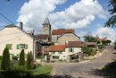 Landsbyen Dommarien ved Canal entre Champagne et Bourgogne, hvor vi overnattede. Der var en kirke og nogle få huse, men ingen forretninger.
