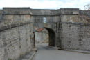 Vi holdt en pause ved ’rasteplads’ Langres (Pk 149,2). Langres er en flot gammel middelalderby. Byen er stadig omgivet af de gamle mure og porte. Her Porte Longe-Porte. 