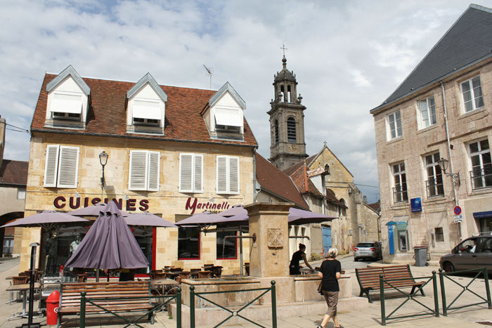 En af de fine pladser i den gamle middelalderby Langres.