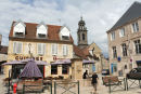 En af de fine pladser i den gamle middelalderby Langres.