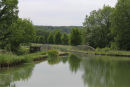Canal entre Champagne et Bourgogne følger Marne floden, og flere steder sejler vi over floden. Her akvædukten ved Foulain (Pk 123,4).