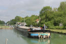 Der var flere flodpramme på Canal latéral à la Marne end på Canal entre Champagne et Bourgogne. Her ved slusen La Chaussée-sur-Marne (Pk 15,1) måtte vi vente på sådan en flodpram. 