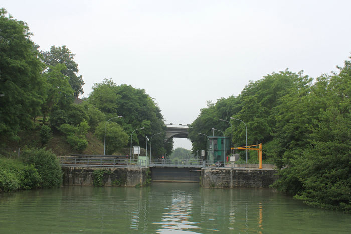 Slusen i Meaux (Pk 133,6), der fører ind til Canal de Meaux à Chalifert.