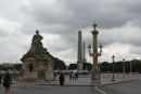 Place de la Concorde med den høje obelisk. I baggrunden skimtes Eiffeltårnet. 