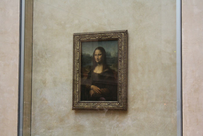 Der var rigtig meget at se og opleve på Louvre, men det største trækplaster var Mona Lisa, der er godt beskyttet af pansret glas.
