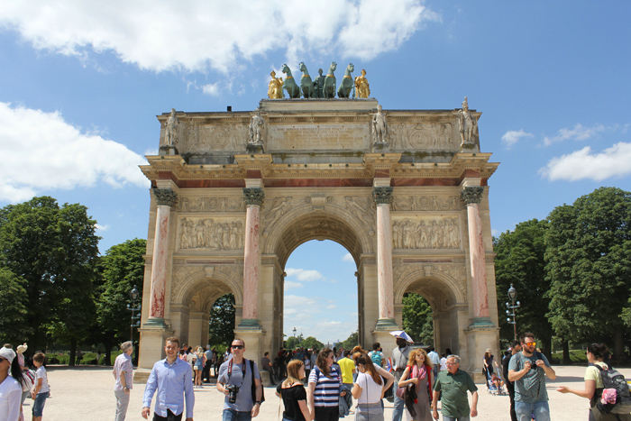 Den lille Triumfbue i Jardin des Tuileries i nærheden af Louvre. Den ligger på samme akse som de andre 2 triumfbuer. 