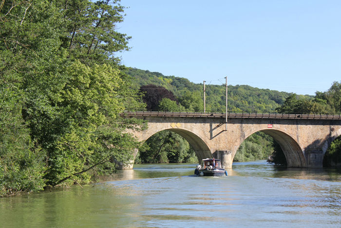 En af de flotte gamle broer over La Marne. Det er jernbanebroen Saussoy (Pk. 85,7).