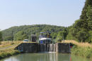 På turen fra Ligny-en-Barrois til Tunnel de Mauvages fik vi lidt ventetid ved sluserne. Vi var flere, der forlod Ligny-en-Barrois på samme tid, og der kunne max. være 2 både i slusen. Her venter vi ved sluse nr. 20 – Greves. Slusen virkede heller ikke.