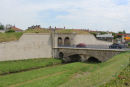 En af de gamle broer over voldgraven og byporte ind til den flotte gamle by Toul. 