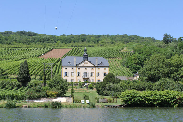 Vi nærmer os nu Luxembourg og Tyskland. Vinslottene og de store vinmarker begynder at dukke op.