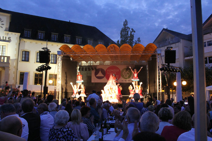 Foruden talerne og uddeling af diverse priser i forbindelse med vinfestivalen i Konz, var der også underholdning.
