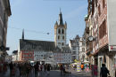 Hauptmarkt i Trier med de flotte gamle bygninger og kirken St. Gangolf. Det er centrum i den gamle bydel. 