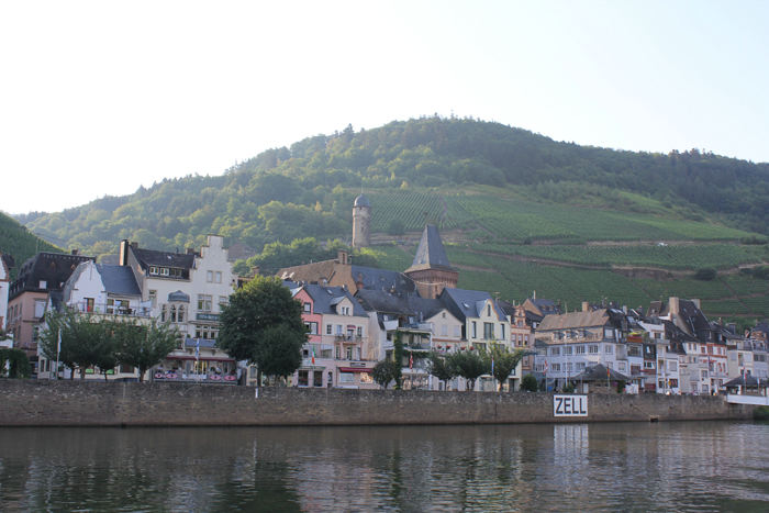 Her forlader vi Zell am Mosel. En fin gammel by.
