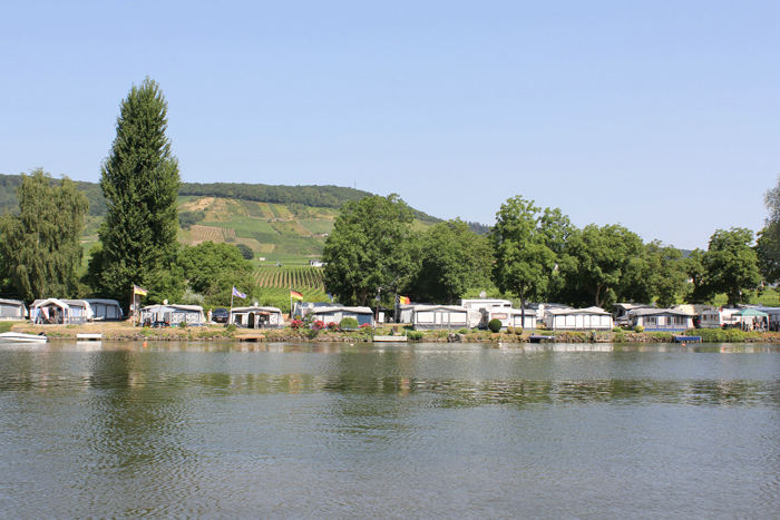 Der var et utal af campingpladser langs Mosel. Jeg tror aldrig, vi har oplevet campingpladserne ligge så tæt.