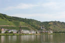 Hatzenport, endnu en af de fine byer langs Mosel. Som de fleste byer langs Mosel er den omgivet af vinmarker.