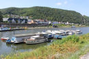 Vi forsøgte at lægge til i Koblenz, men på grund af lavvande måtte vi fortsætte. Første havn, vi kunne komme ind i, var Brohl. Fin havn trods det, der stod i vor havnelods: Not for sport boats.