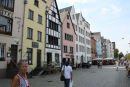 Den gamle havnefront i Köln. De gamle gavlhuse er nu indrettet til restauranter og forretninger. 