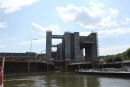 Vi forlader her hæveværket i Lüneburg på Elbe-Seitenkanalen. Der er 2 sluser (badekar). Det ene er nede; det vi kom ud fra, det andet er oppe (38 meter).