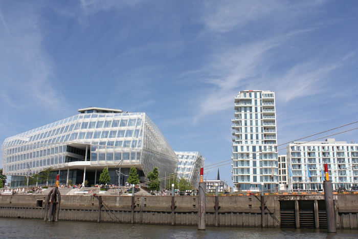 Moderne byggeri på havnefronten i Hamburg. 