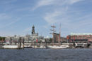 Hamburg Cityhafen, hvor man kan lægge til, hvis man vil besøge byen. Vi fortsatte til Yachthafen Wedel, lidt længere ude af Elben.