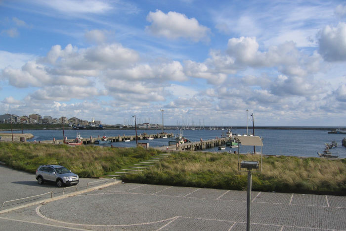 Et billede fra havnen i Póvoa de Varzim. Det er en forholdsvis stor havn, hvor marinaen ligger i den ene ende og fiskerne i den modsatte ende, så vi mærker ikke meget til fiskerne. Den er lidt åben for vinden. 
